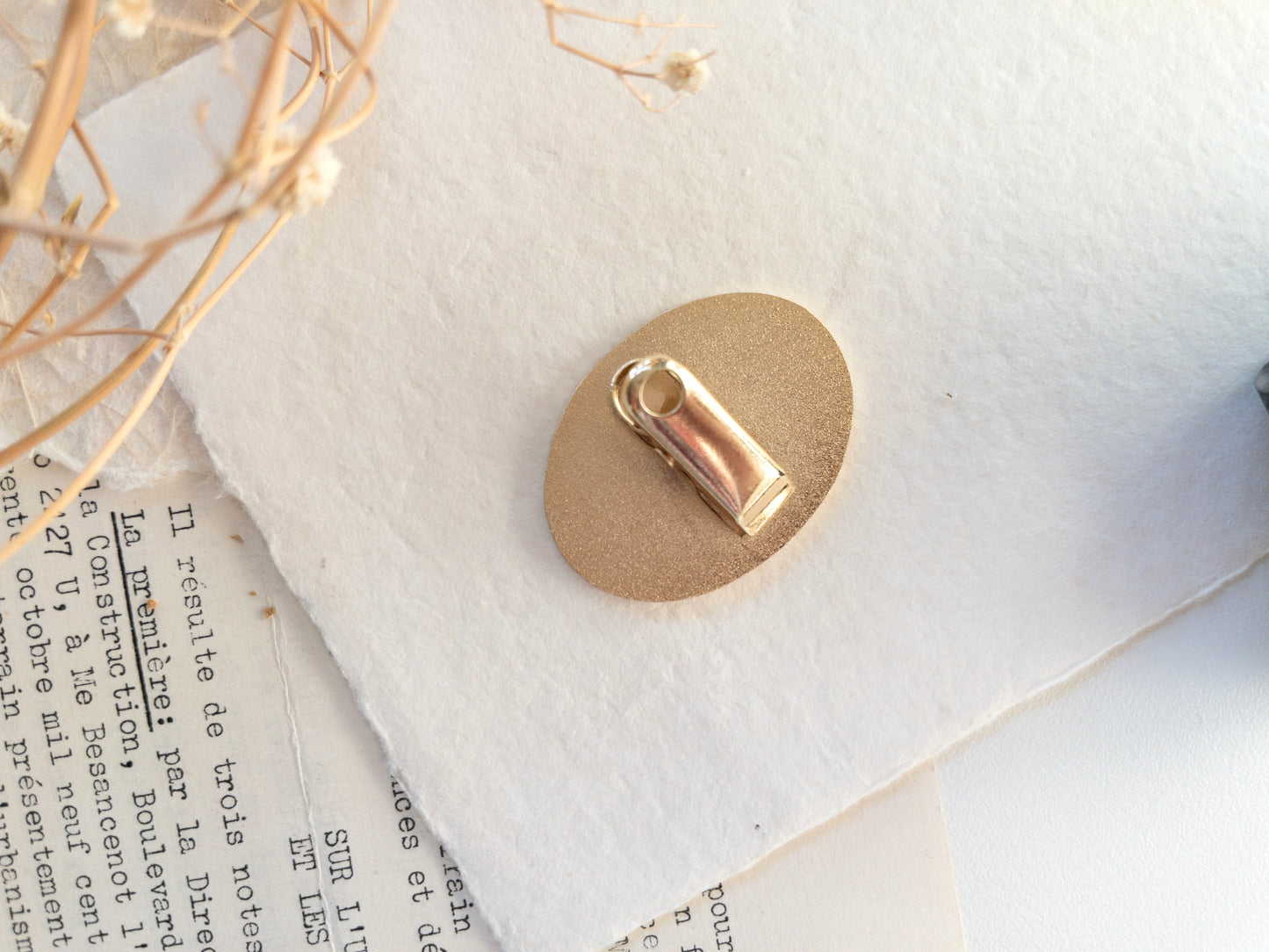 Too much Monday, not enough coffee (Enamel clip)