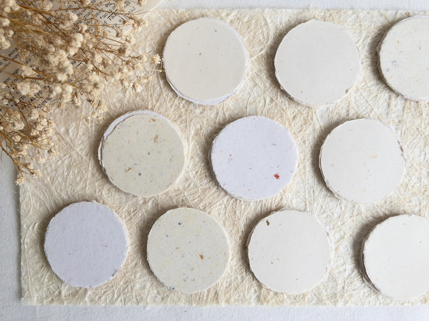 Handmade paper circles by Sahl Papier (cikitacikii) - Set of 10