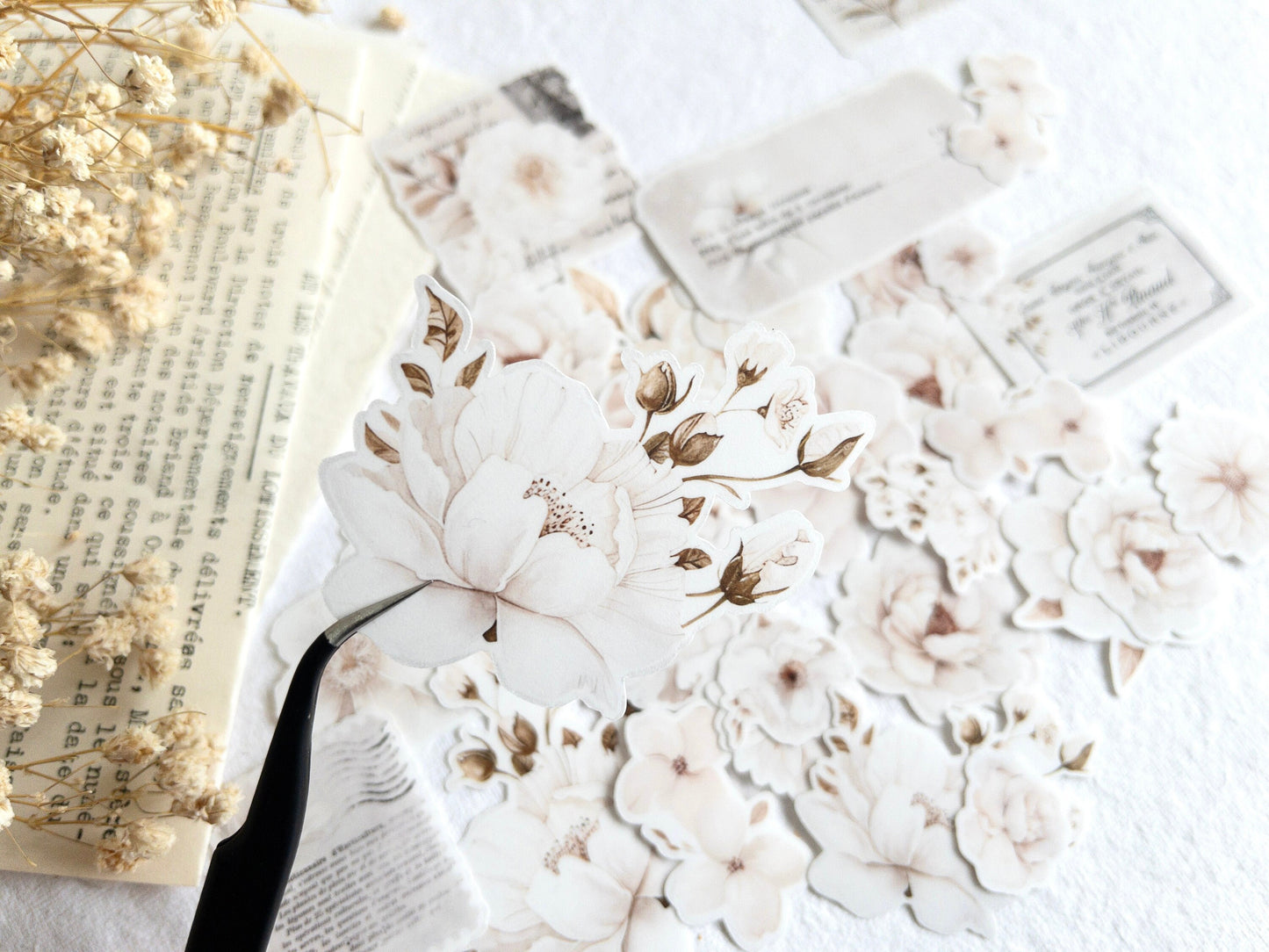 Floral sticker flakes: White blooms collection (Set of 30)