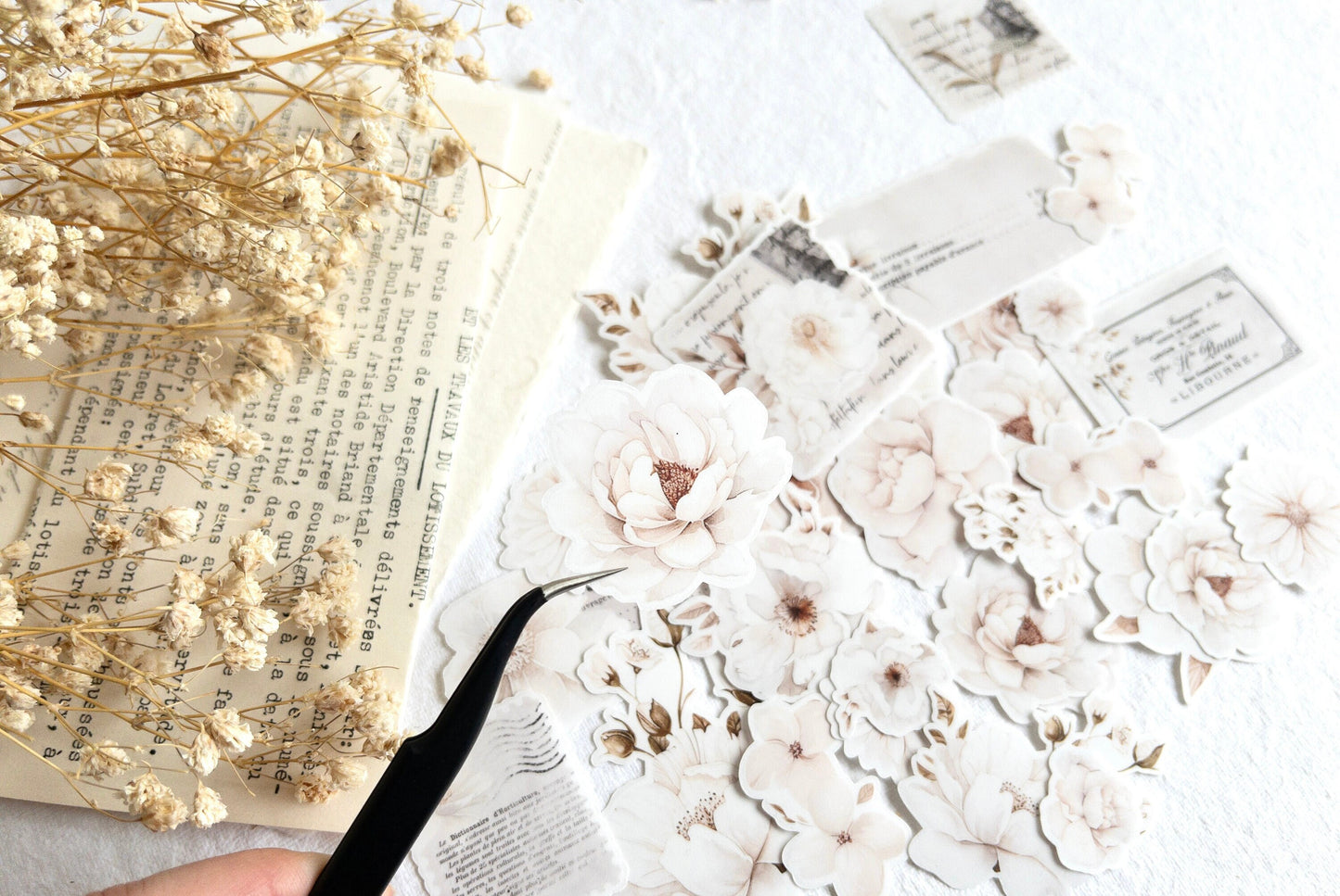 Floral sticker flakes: White blooms collection (Set of 30)