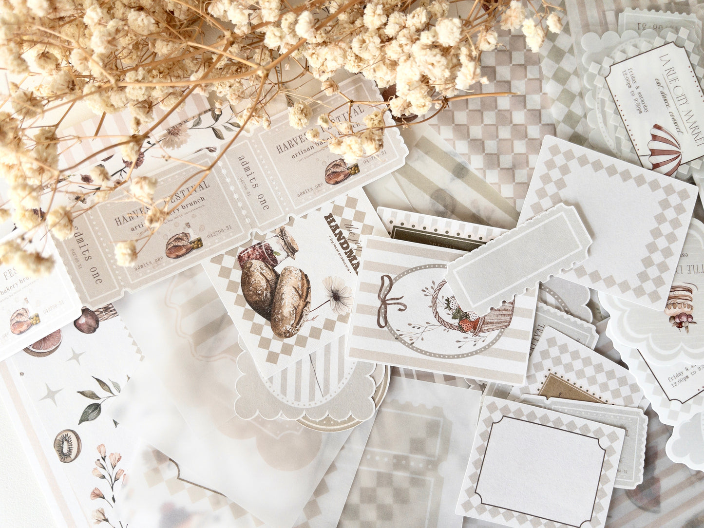 Journaling paper & sticker set: Little delights (58 pieces)