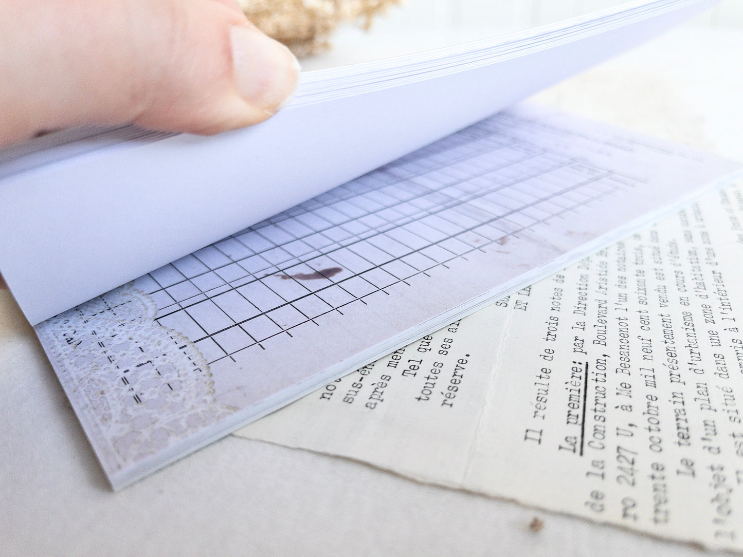 Crafting paper & sticker pad: Nostalgia (February 2026 sub kit)