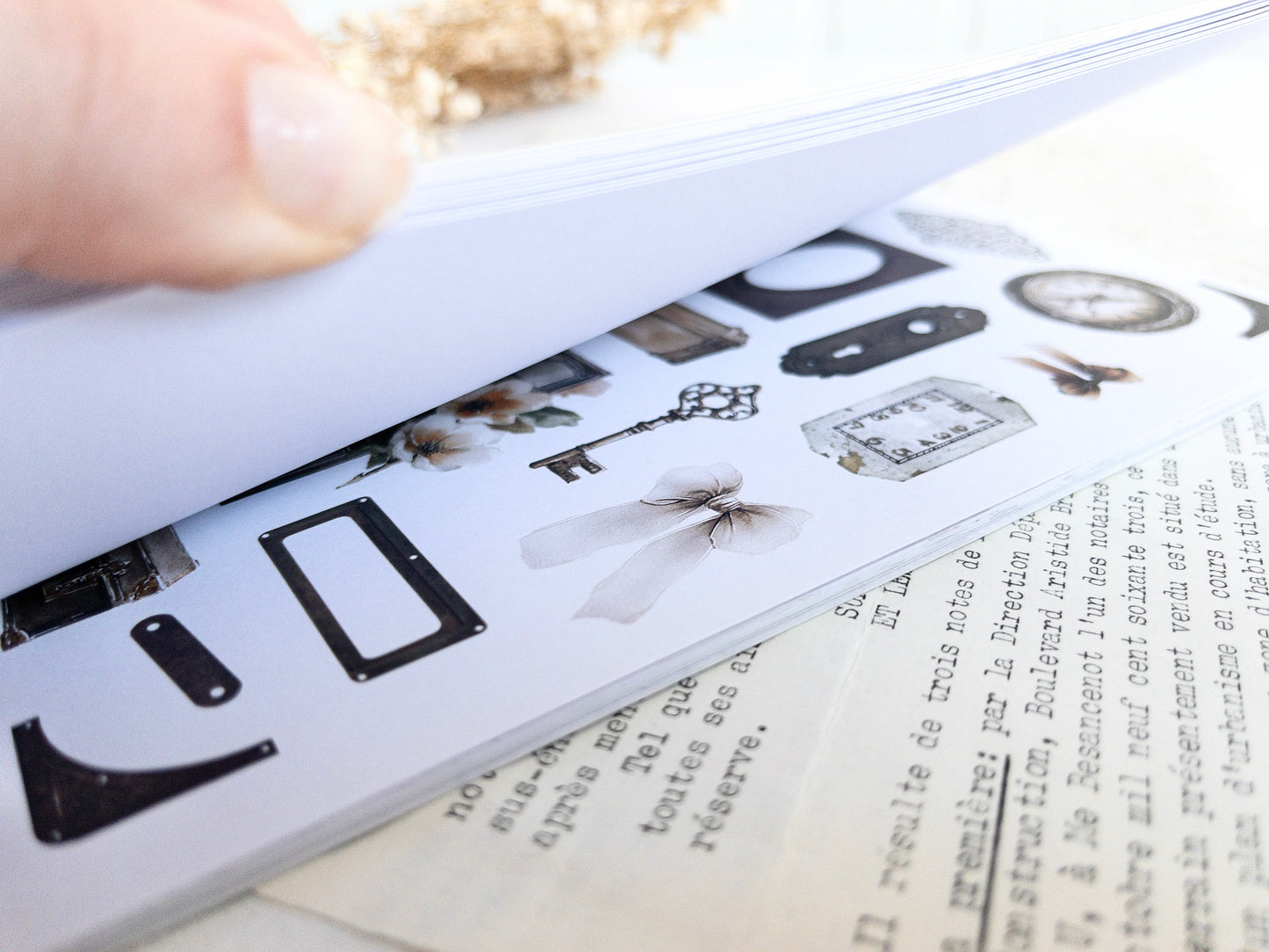 Crafting paper & sticker pad: Nostalgia (February 2026 sub kit)