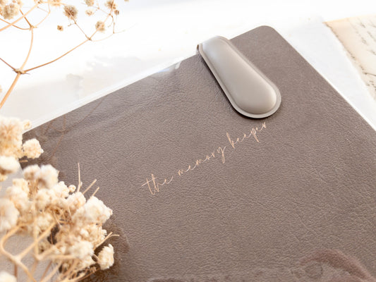 Magnetic bookmarks: Spring cottage