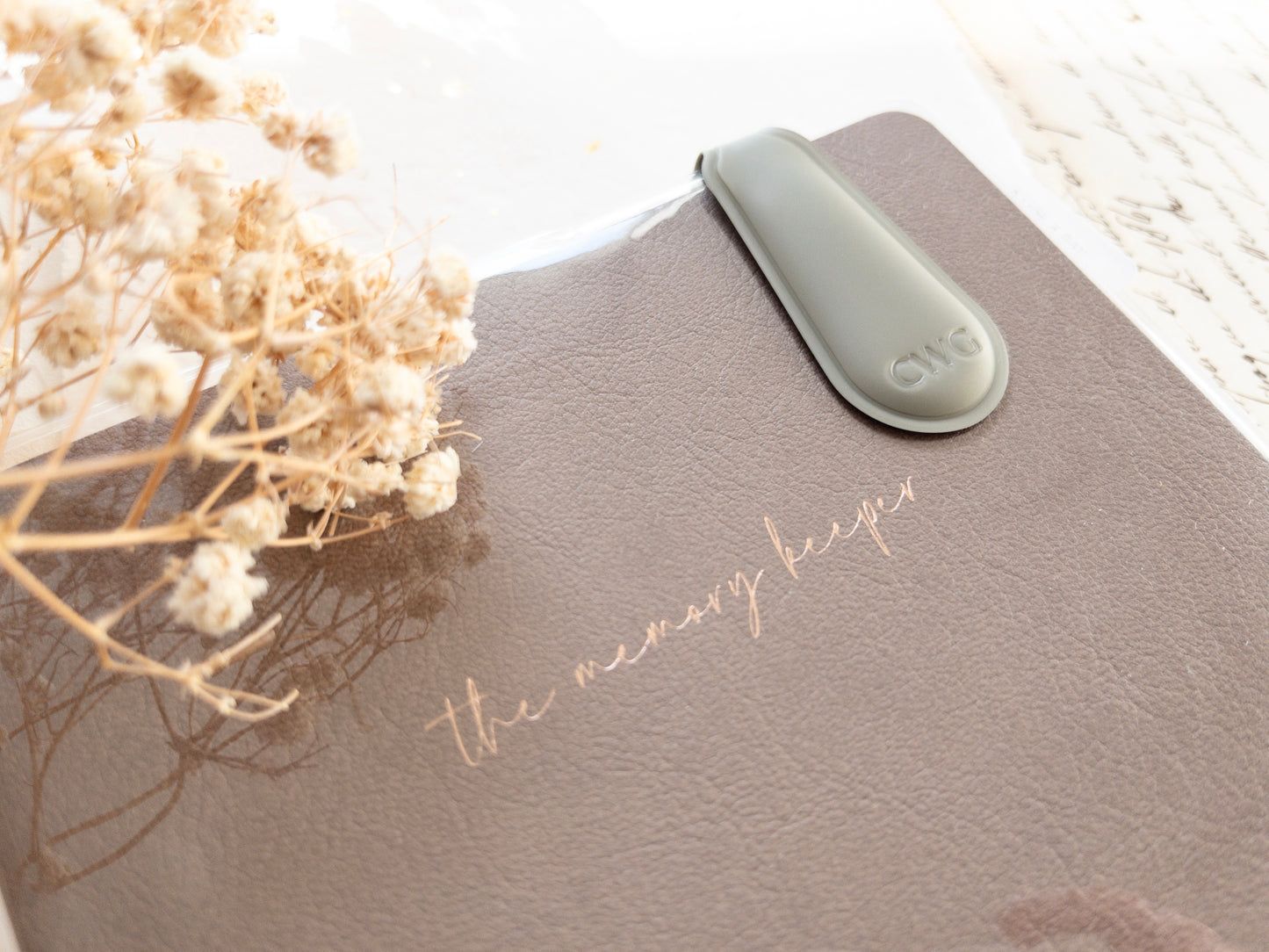 Magnetic bookmarks: Spring cottage